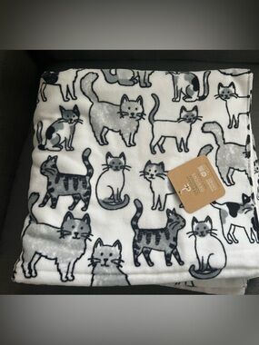 Deborah Connolly Happy Cats Bath Towels Set 4 pc Black White